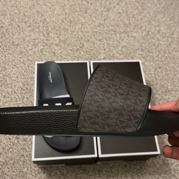 Package Deal! Michael Kors Slides for Men - Picture 3 of 5